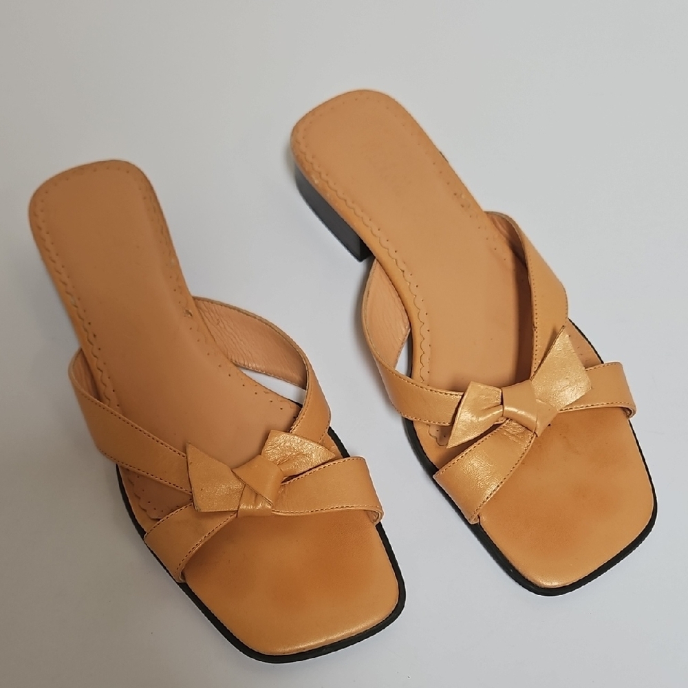 Elegant Tan Bow Women Sandals Size 9.5M